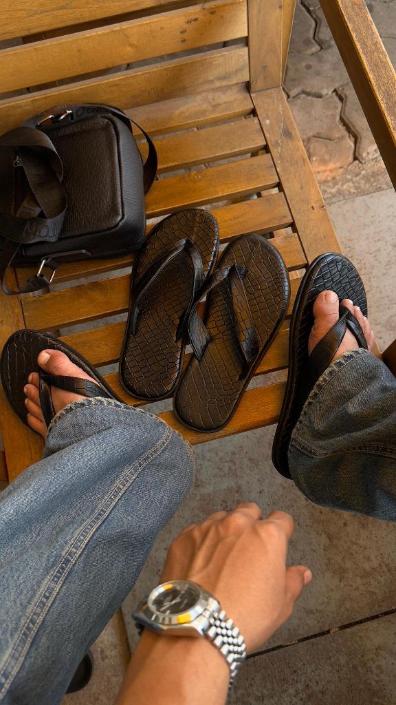Leather V-Croc Chappals