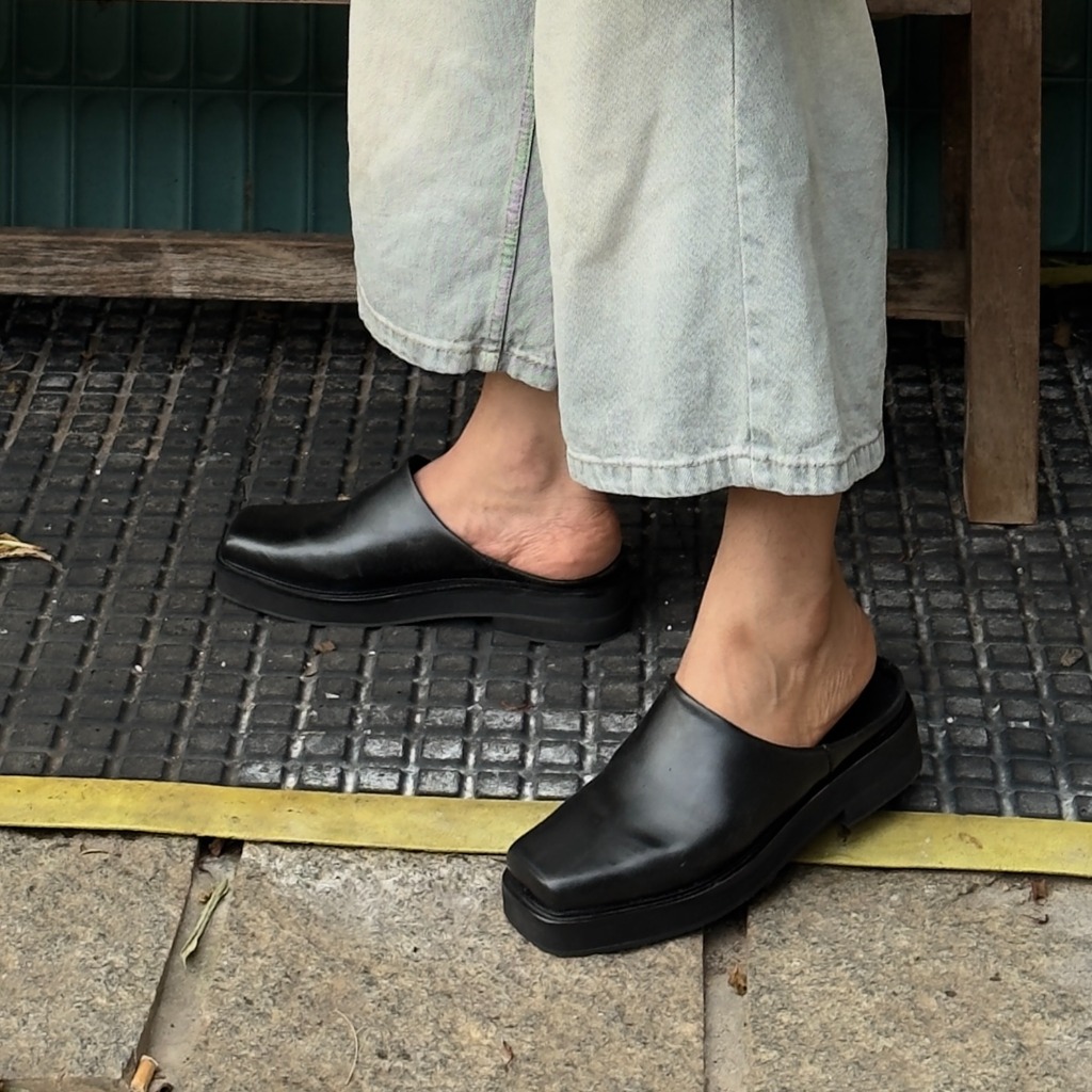 Square Toe Mules Slip-On Profile